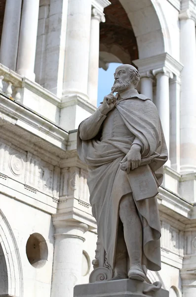 Estátua de Andrea Palladio na cidade de vicenza na Itália — Fotografia de Stock