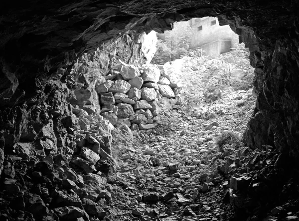 Antiguo fuerte utilizado durante la primera guerra mundial en la montaña — Foto de Stock