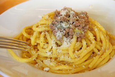 yumurta noodles ile kaz yahni