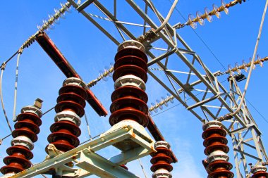 Aşağıdan güç stati görülen büyük switchgears ve anahtarlar hv