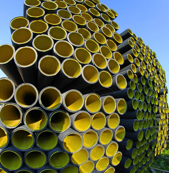 Sfondi di tubi ondulati gialli in una lavori stradali per ottica — Foto Stock