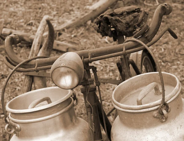 Bike of the milkman with old bins for milk sepia — Stock Photo, Image