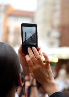turistler cep telefonu ile bazilika Pallad fotoğrafı.