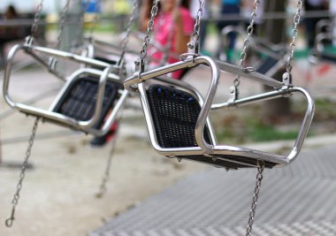 lunaparkta hızlı koşmak atlıkarınca Çocuk koltukları
