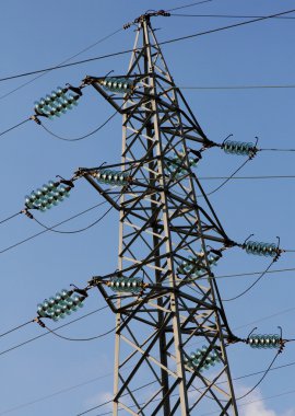 pilon yüksek gerilim elektrik kabloları güç istasyonu
