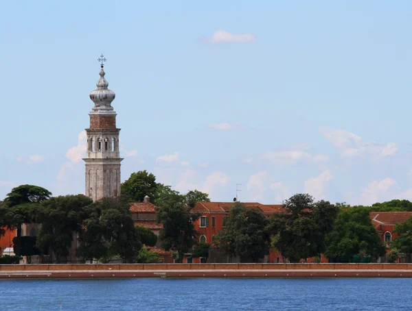 Torre de sino de São Lázaro degli Armeni na lagoa veneziana — Fotografia de Stock