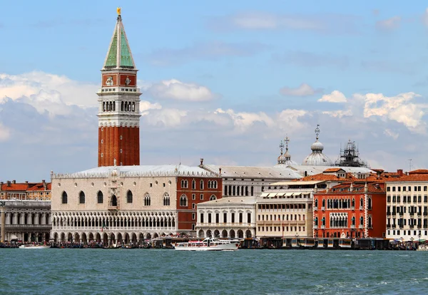 Lagoon of Venice with the bell tower of Saint Mark — Zdjęcie stockowe