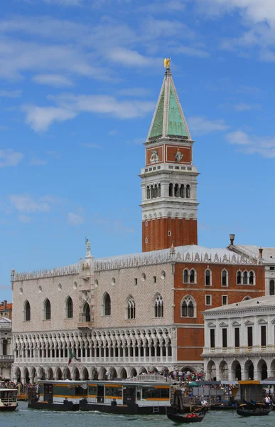 Laguna di Venezia con il campanile di San Marco e San Zacca — Foto Stock