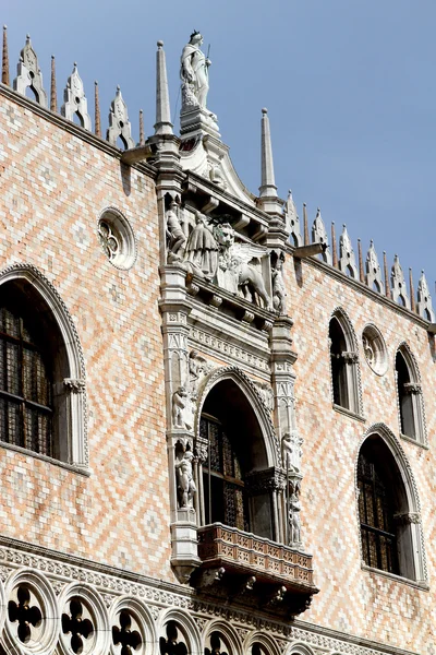 Fachada do Palácio Ducal em Veneza em itália — Fotografia de Stock