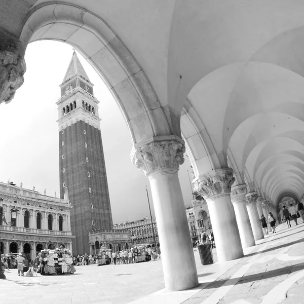 A Campanile st. mark és a Dózse-palota Velencében — Stock Fotó