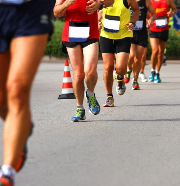 路上でスポーツ競技中にデモ隊 — ストック写真