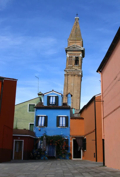 Torre de la iglesia de BURANO cerca de Venecia en Italia —  Fotos de Stock