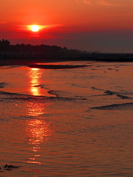 Büyük kırmızı denize sıfır muhteşem sunrise Sun — Stok fotoğraf
