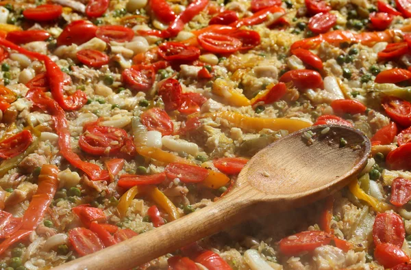 Cuchara de paella valenciana en el restaurante español — Foto de Stock