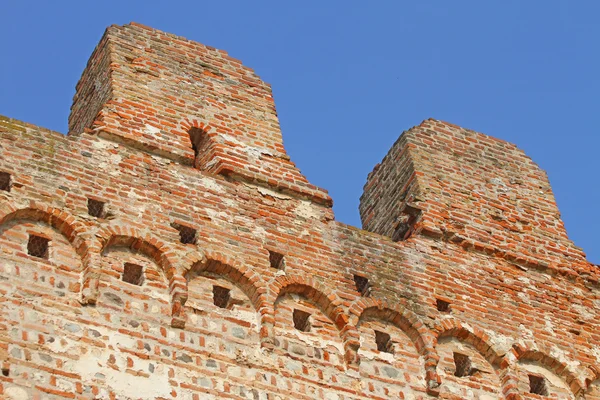 Detalhe de parede de tijolo vermelho de um castelo — Fotografia de Stock