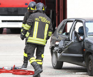 itfaiye eri ve kazadan sonra yok araba