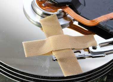 diskler üzerinde bir yara bandı ile sabit disk hatası