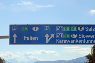 İtalyan sınırına yakın Avusturya Otoban işareti