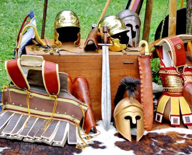 zırh ve antik Roma kökenli ve Ortaçağ kask o Kasklar