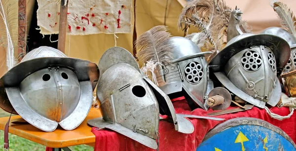 Helmets of ancient Roman origin and medieval helmets of brave kn — Stock Photo, Image