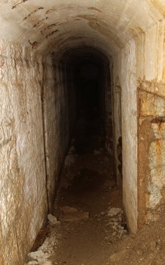Sur içinde uzun tünel Fort Sommo t tarafından kullanılan adı