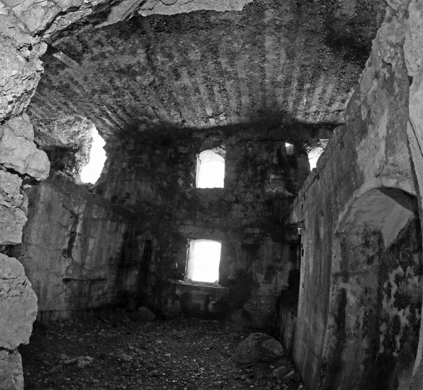 Inside destroyed and abandoned the Fort Alamo used from the aust — Stock Photo, Image