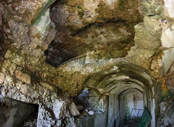 Interior destroyed of the abandoned Sommo Fort of World War I in — Stock Photo, Image