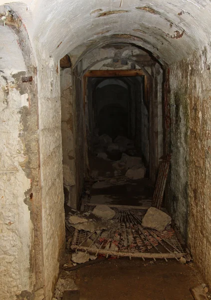 Dünya'nın ilk savaşı terk edilmiş Sommo kale iç tünel — Stok fotoğraf