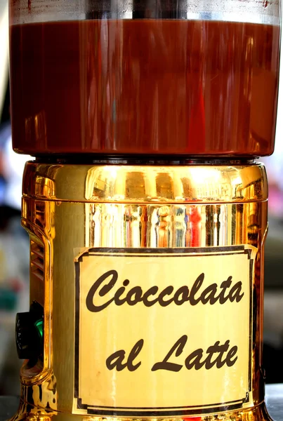 Bocal de CHOCOLATE LAIT à vendre sur le marché italien — Photo