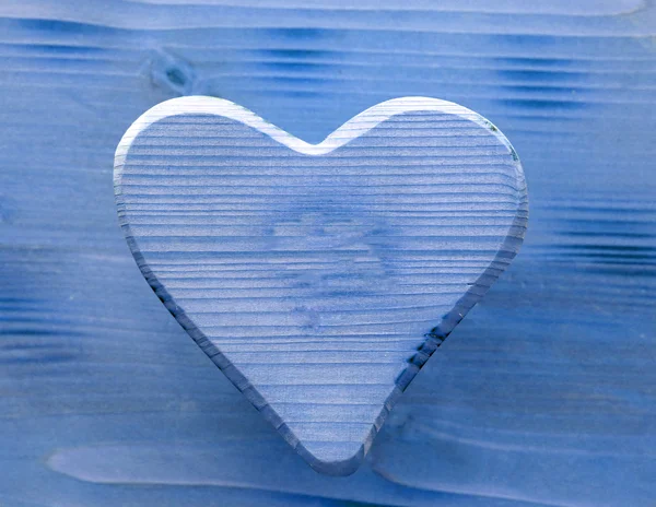 Blauw hartsymbool ingelegd in hout — Stockfoto