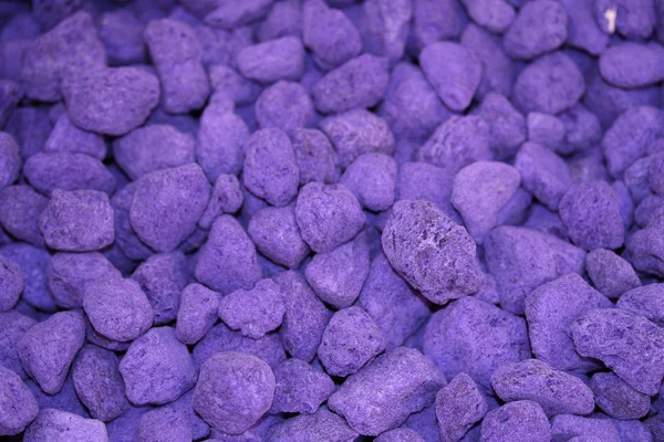火山岩や溶岩の紫岩の背景 — ストック写真