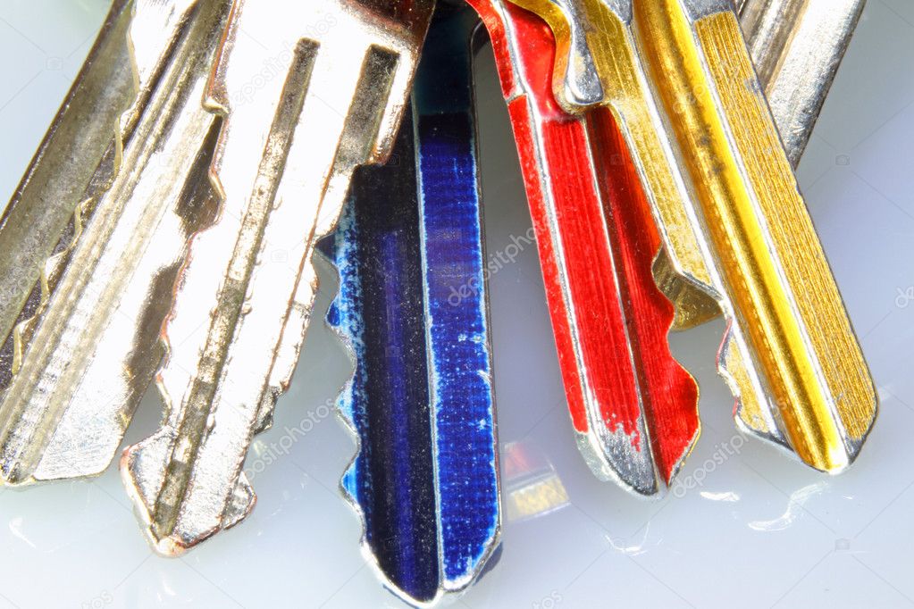 Keyring coloured in steel and aluminum alloy