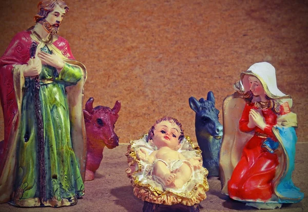 Sagrada Familia en la tradición de la Navidad con granja de animales — Foto de Stock