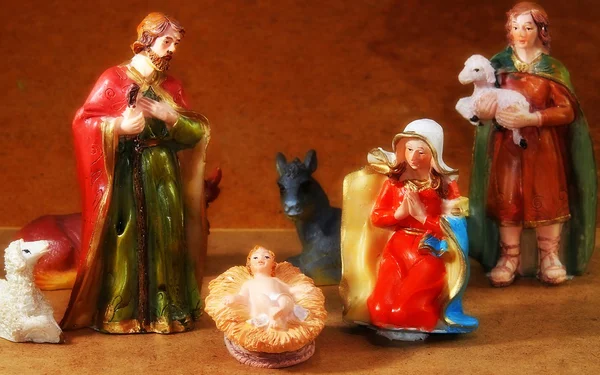 Рождественская сцена с Марией и Иосифом и младенцем Иисусом возле Шепа — стоковое фото