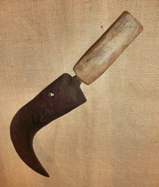 Old rusty sickle to cut and slice used by the farmers — Stock Photo, Image