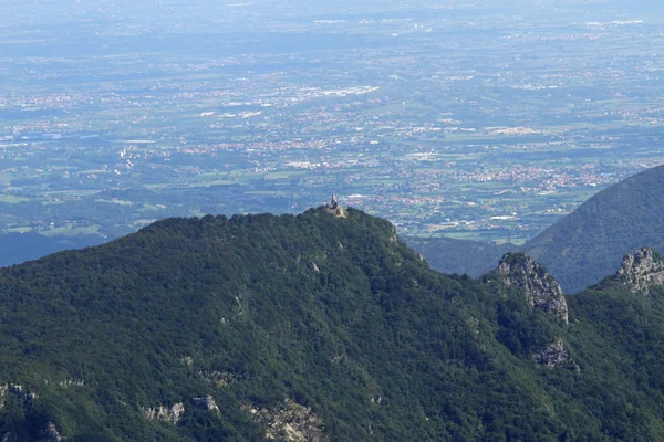 Monte CIMONE en la provincia de vicenza en Italia — Foto de Stock