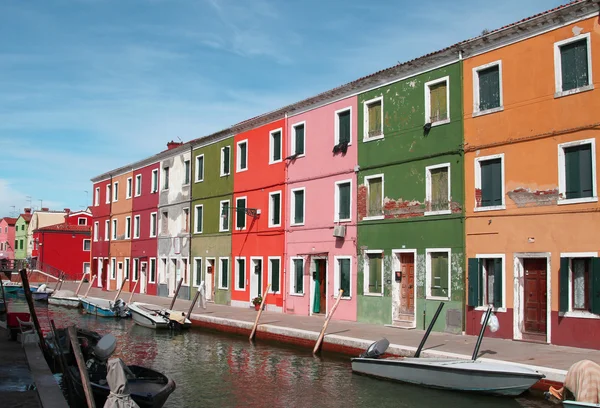 Casas coloridas en la isla de Burano cerca de Venecia —  Fotos de Stock