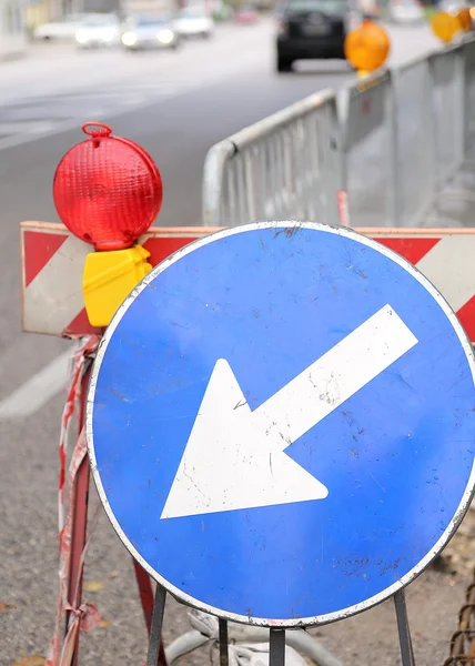 Assine com seta para obras de estrada — Fotografia de Stock