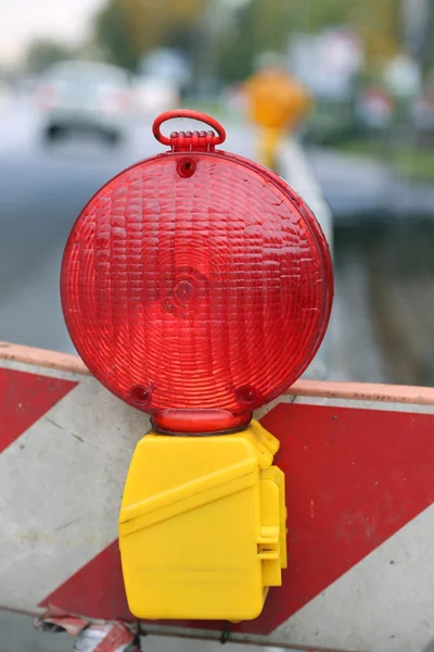 Luz roja para señalizar obras de carretera y obras en curso — Foto de Stock