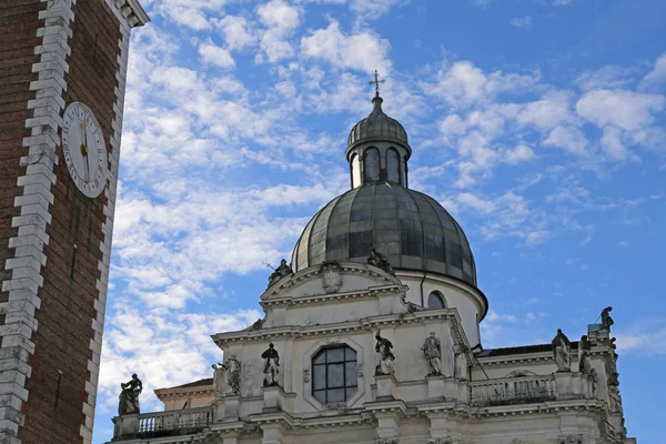 Dome and campanile of Basilica di Monte Berico in Vicenza in Ita — Stock Photo, Image