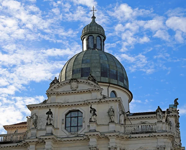 Velká kopule baziliky di Monte Berico v Vicenza, Itálie — Stock fotografie