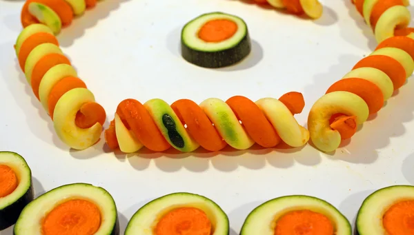 Zucchini and carrot slice with fantasy in the vegetarian restaur — Stock Photo, Image