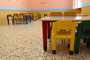 Okul öncesi Okul kantininde bir yemekhane koltukları