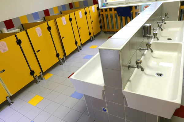 Toaleta przedszkola bez dzieci — Zdjęcie stockowe