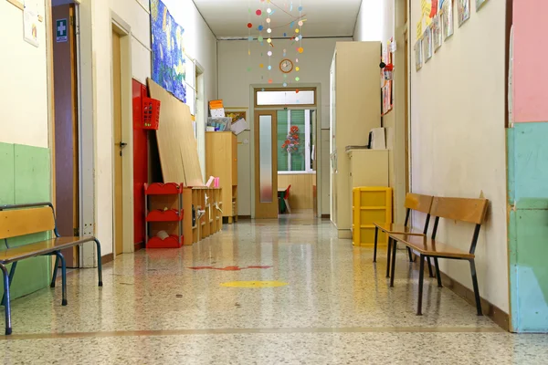 Korytarz z przedszkola w czasie wakacji bez childre — Zdjęcie stockowe