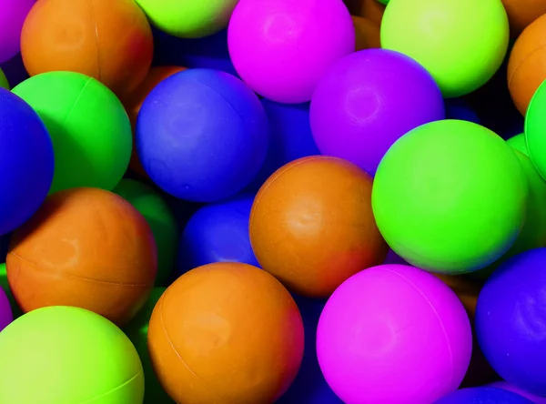 Gekleurde bollen met fluorescerende kleuren — Stockfoto