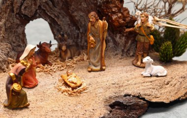 Kutsal Aile geleneksel Napoli tarzı ile doğum sahnesi