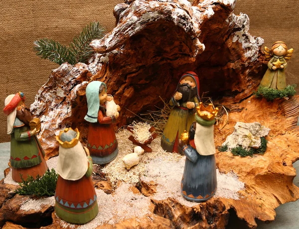 Kerststal met heilige familie — Stockfoto