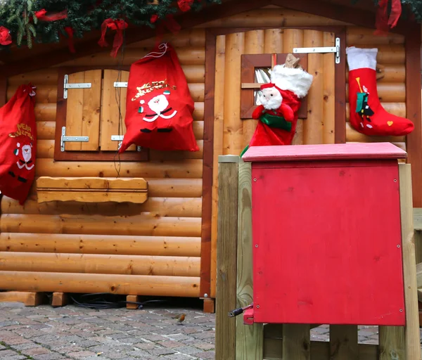 Santa's domek ze skrzynki pocztowej, aby pisać litery — Zdjęcie stockowe
