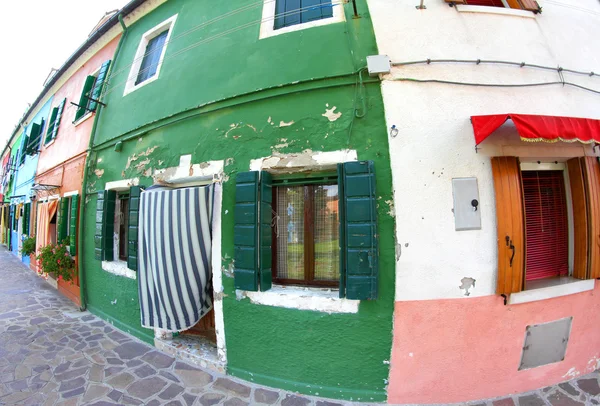 Casas da ilha de Burano perto de Veneza — Fotografia de Stock